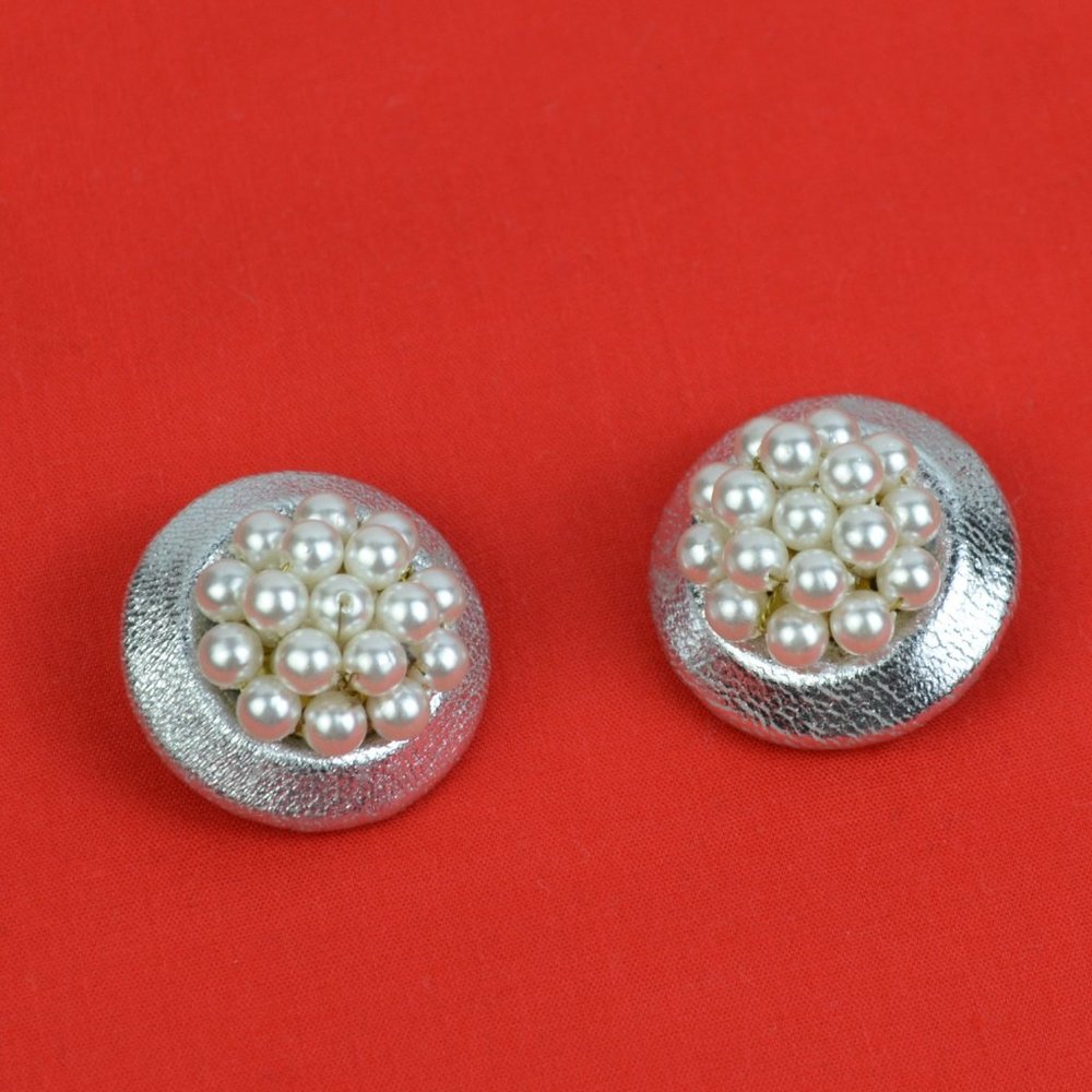 Vintage 1950's Pearl Cluster and Silver-Tone Clip-On Earrings HOT!